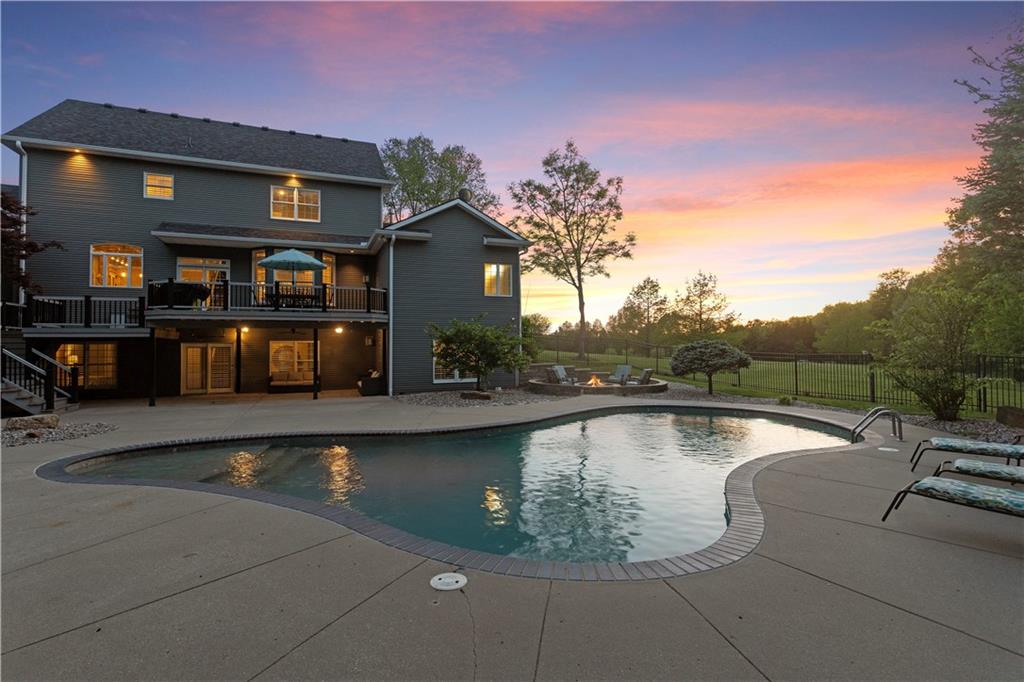 8611 S Stillhouse Rd, Oak Grove, MO 64075