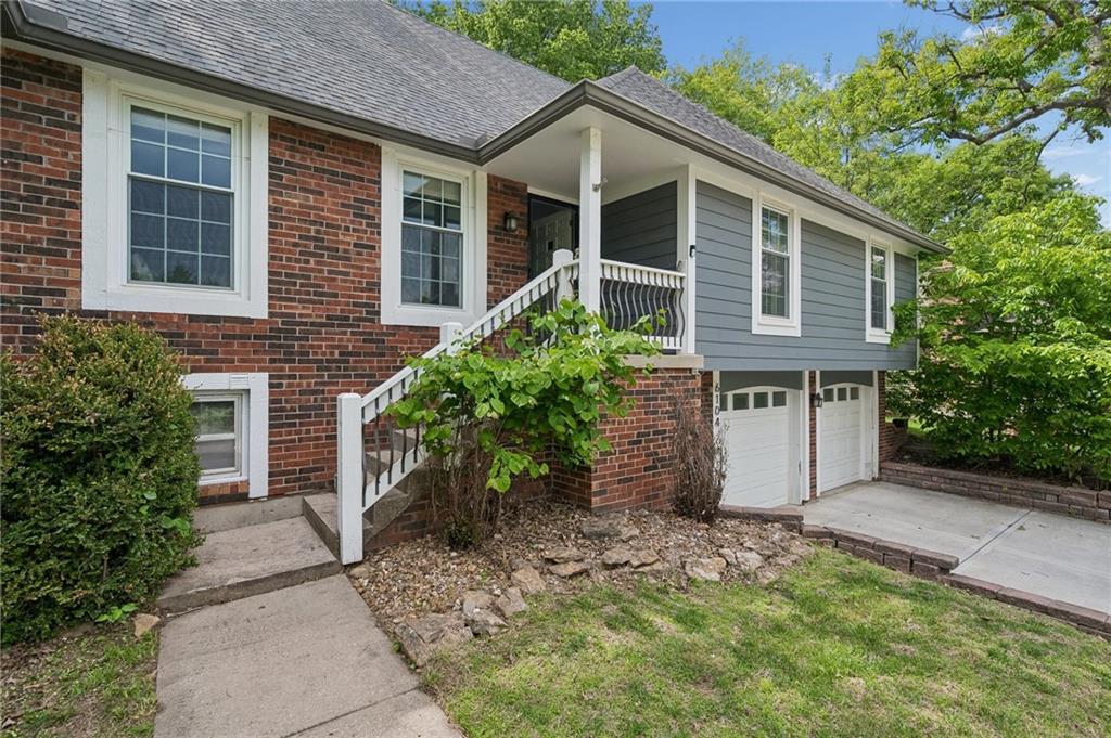 6104 Albervan St, Shawnee, KS 66216