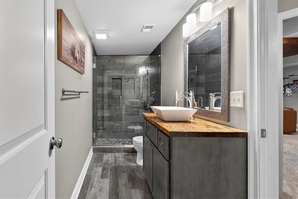 1301 NE Timberline Ct, Lee's Summit, MO 64064
