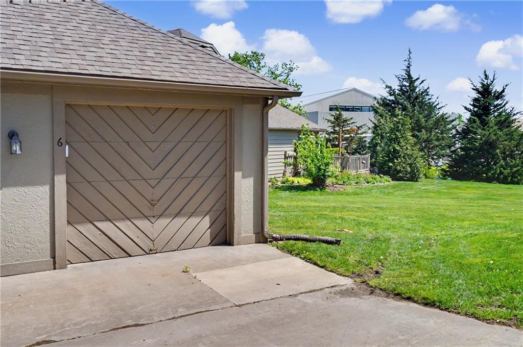 4217 Wimbledon Dr, Lawrence, KS 66047