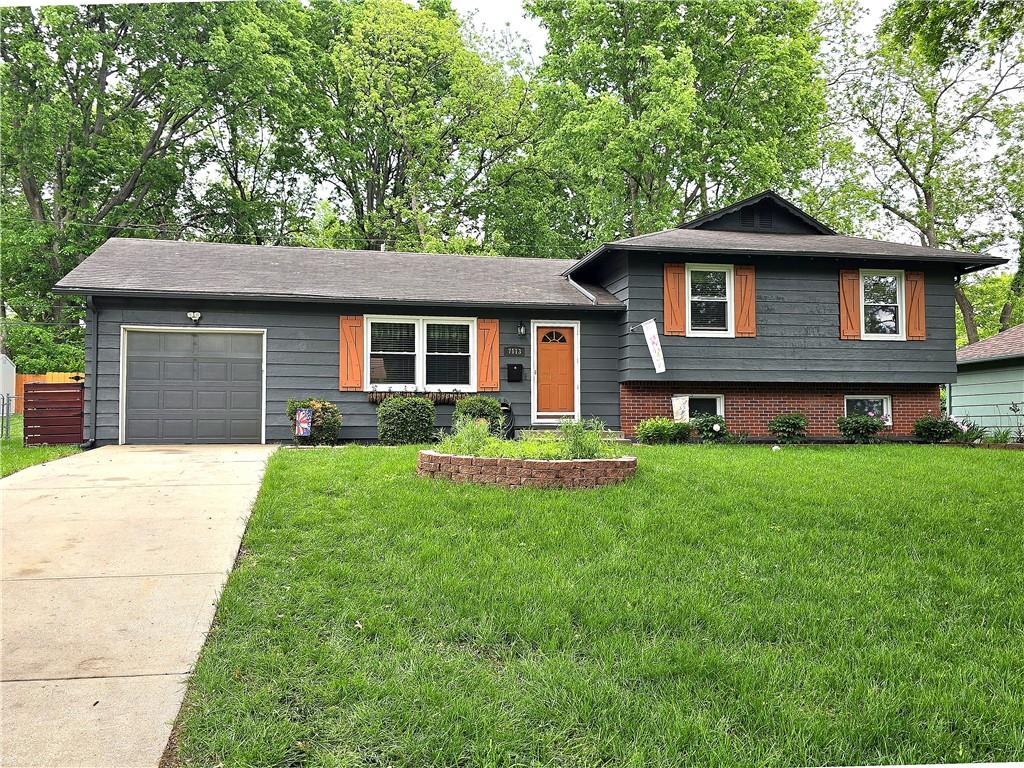 7113 Slater St, Merriam, KS 66204