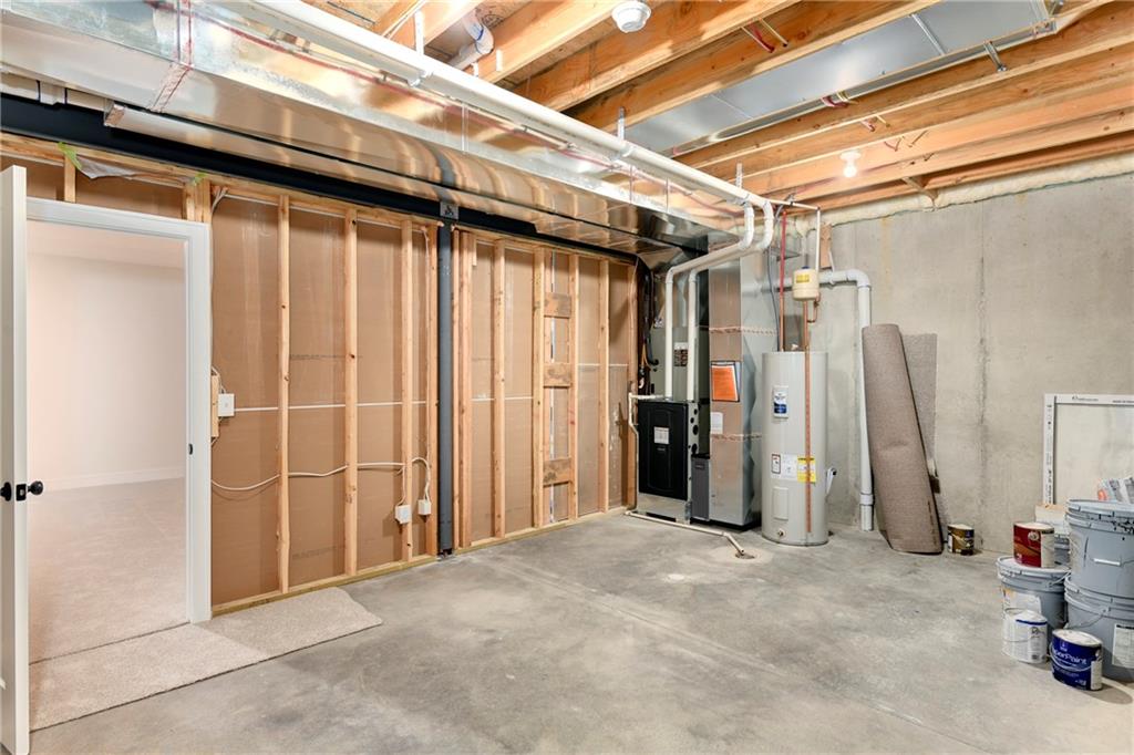 3901 SW Flintrock Dr, Lee's Summit, MO 64082