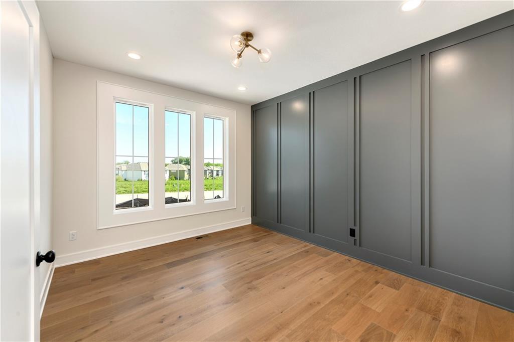 3901 SW Flintrock Dr, Lee's Summit, MO 64082