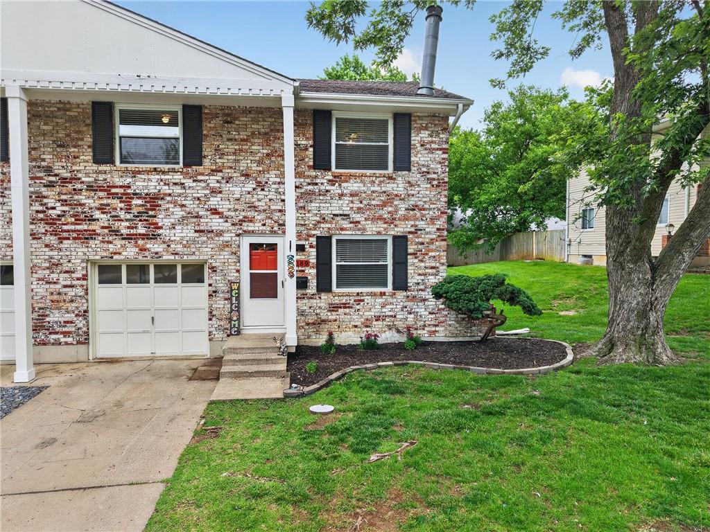 7189 NW Chapel Woods Ln, Kansas City, MO 64152