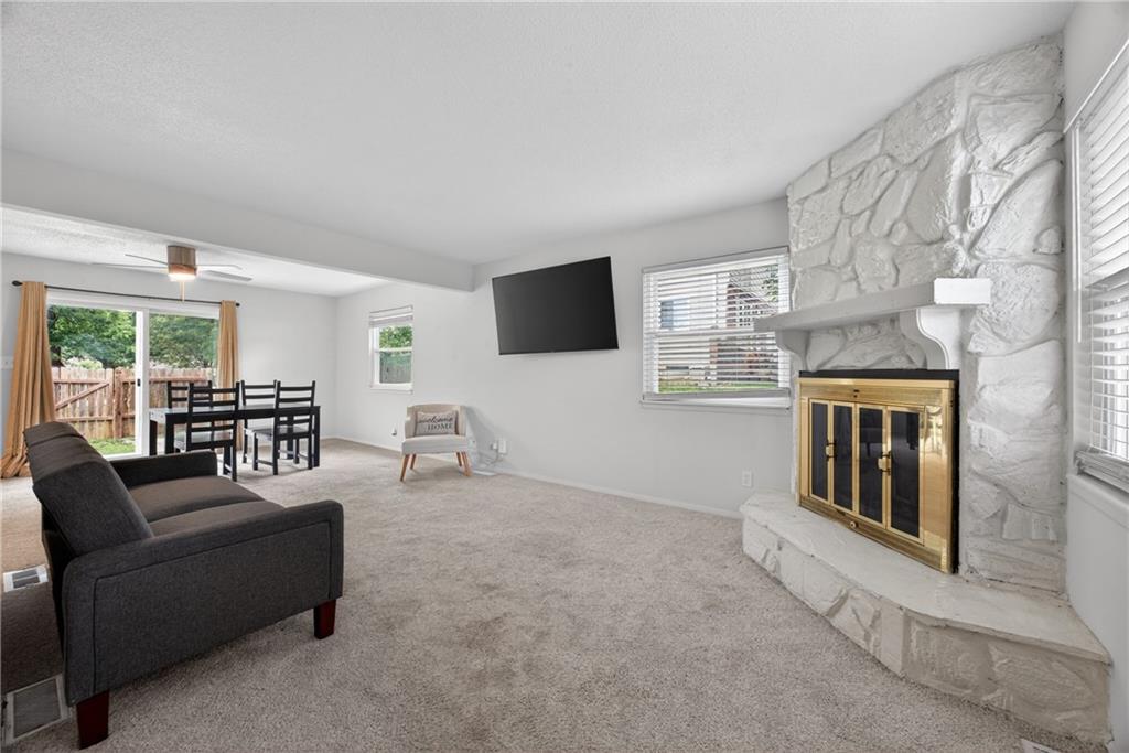 7189 NW Chapel Woods Ln, Kansas City, MO 64152
