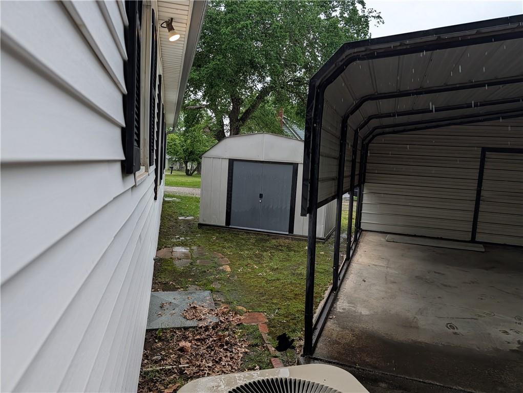 902 W 1st St, Coffeyville, KS 67337