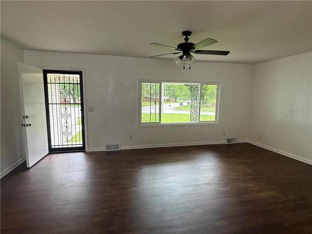 902 W 1st St, Coffeyville, KS 67337