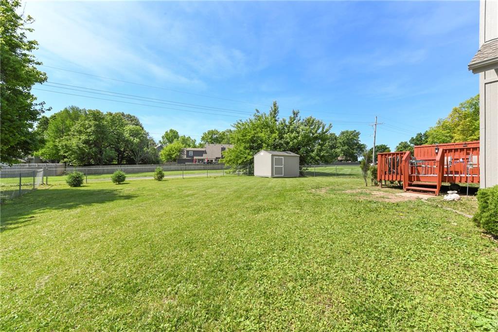 1204 NE Hunters Rd, Blue Springs, MO 64014
