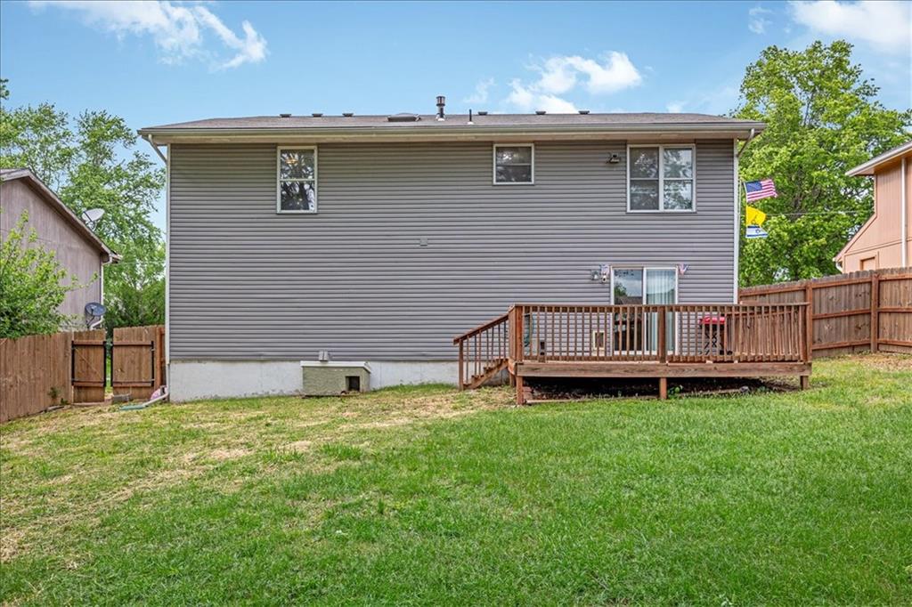 220 Debra St, Lansing, KS 66043