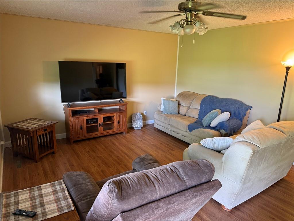 6474 SW Oakridge Rd, Stewartsville, MO 64490