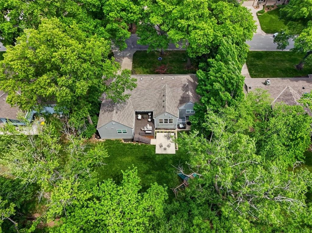 8332 Overbrook Rd, Leawood, KS 66206