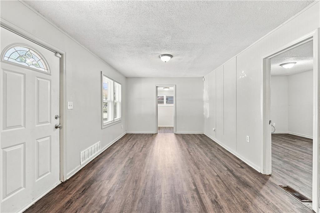 11217 Applewood Dr, Kansas City, MO 64134