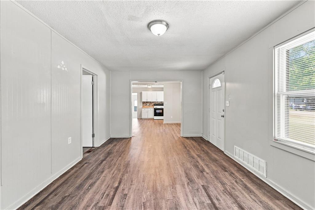 11217 Applewood Dr, Kansas City, MO 64134