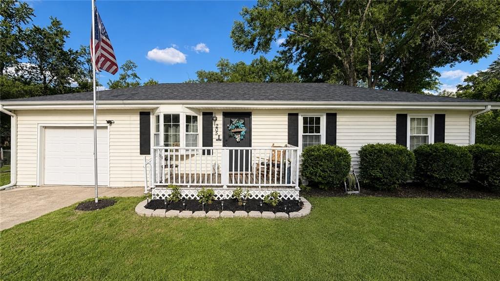 205 Hostetter St, Buckner, MO 64016