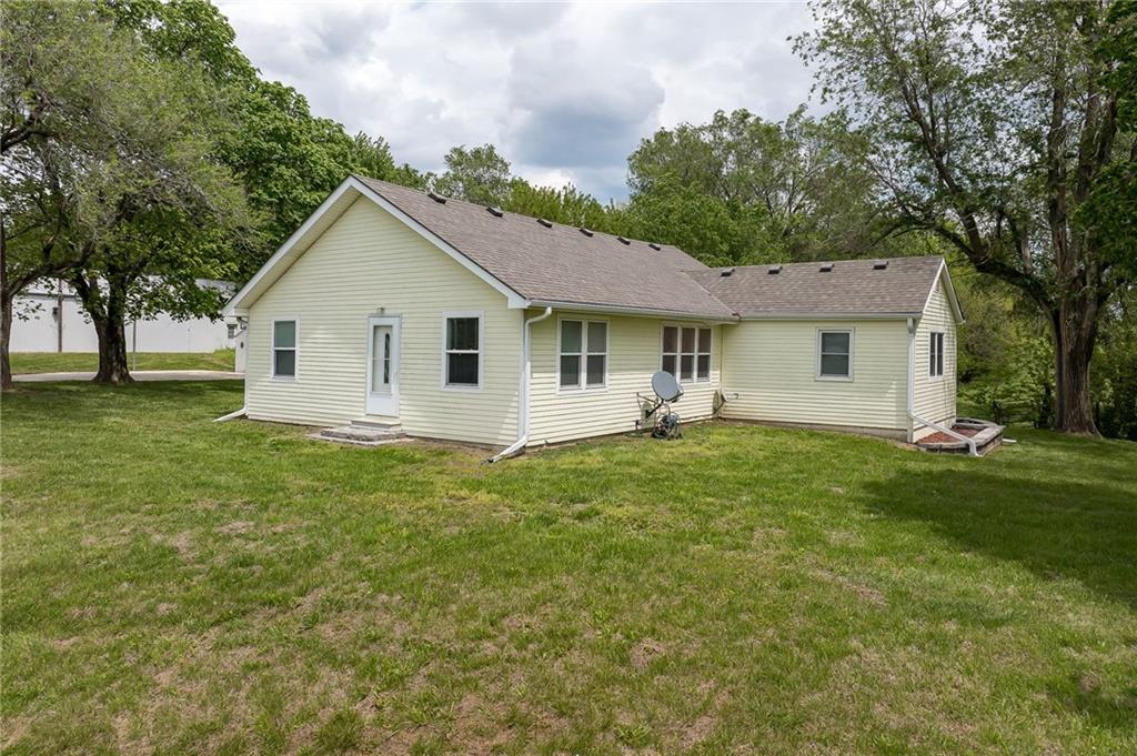 11787 State Route Cc Hw, Savannah, MO 64485