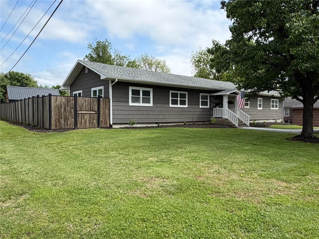 733 N Elm St, Iola, KS 66749