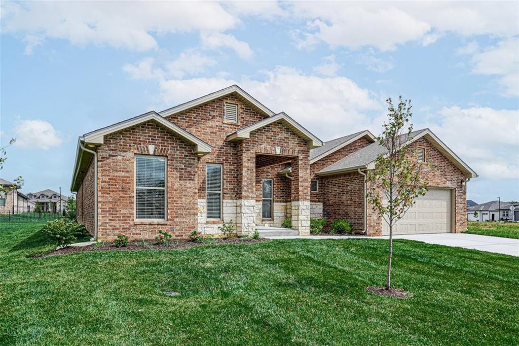 18525 W 195th St, Spring Hill, KS 66083