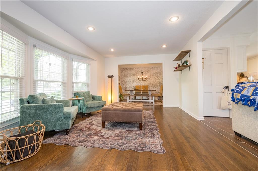 6807 NW Birch Ln, Kansas City, MO 64151