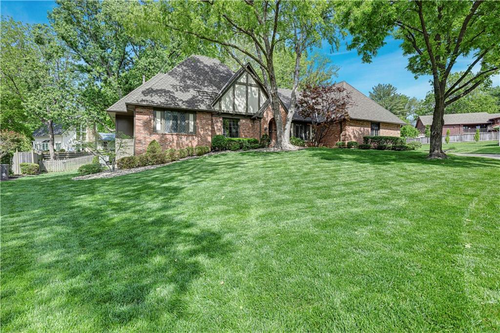 4975 W 88 St, Prairie Village, KS 66207