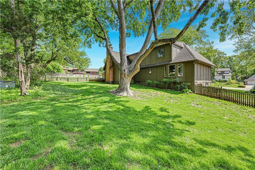 4975 W 88 St, Prairie Village, KS 66207