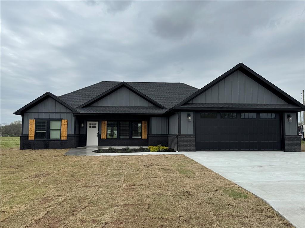 506 N Edgewood Dr, Coffeyville, KS 67337
