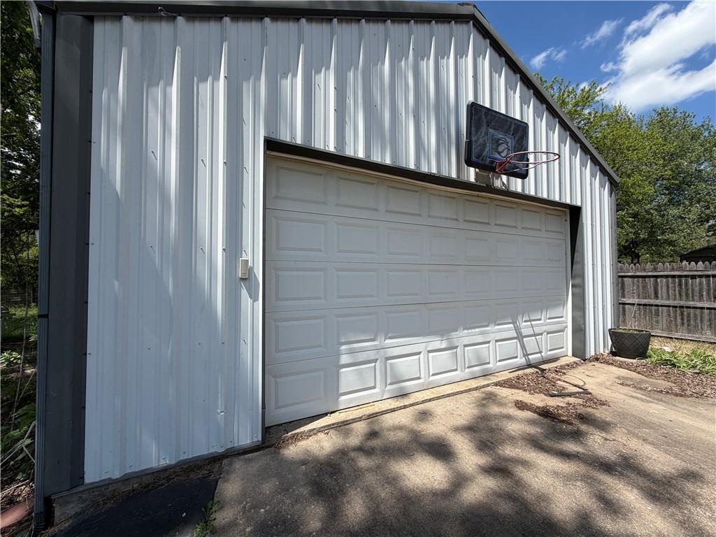 232 S County Line Rd, Windsor, MO 65360
