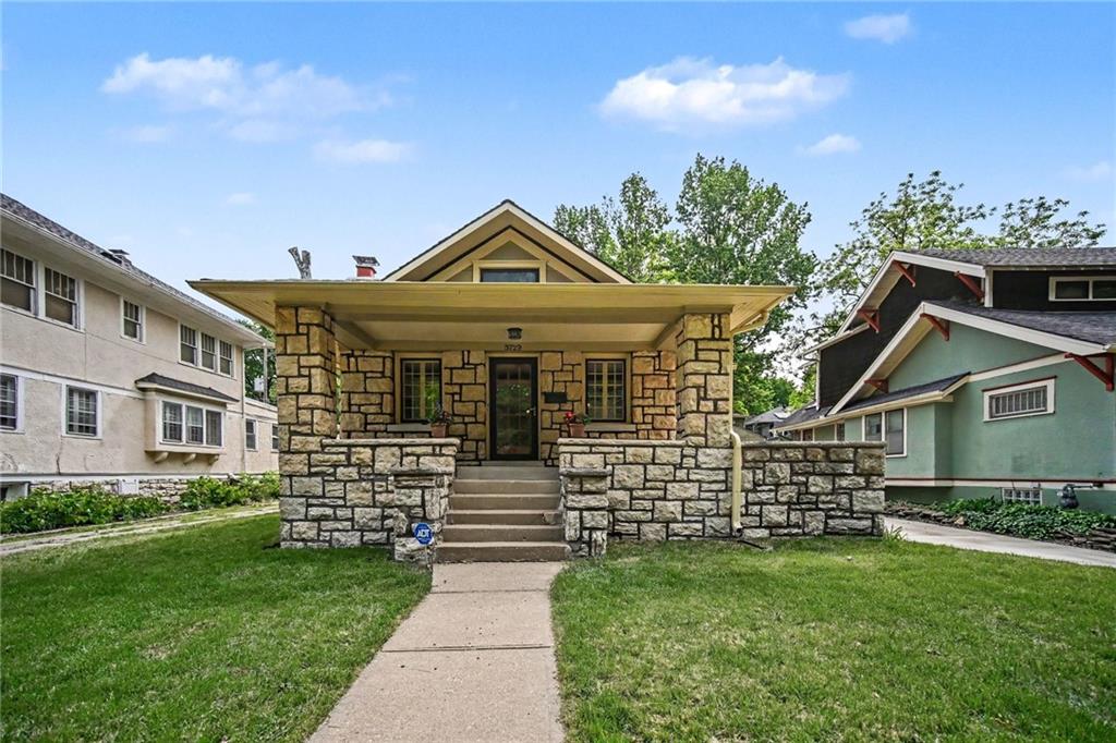 5729 Charlotte St, Kansas City, MO 64110