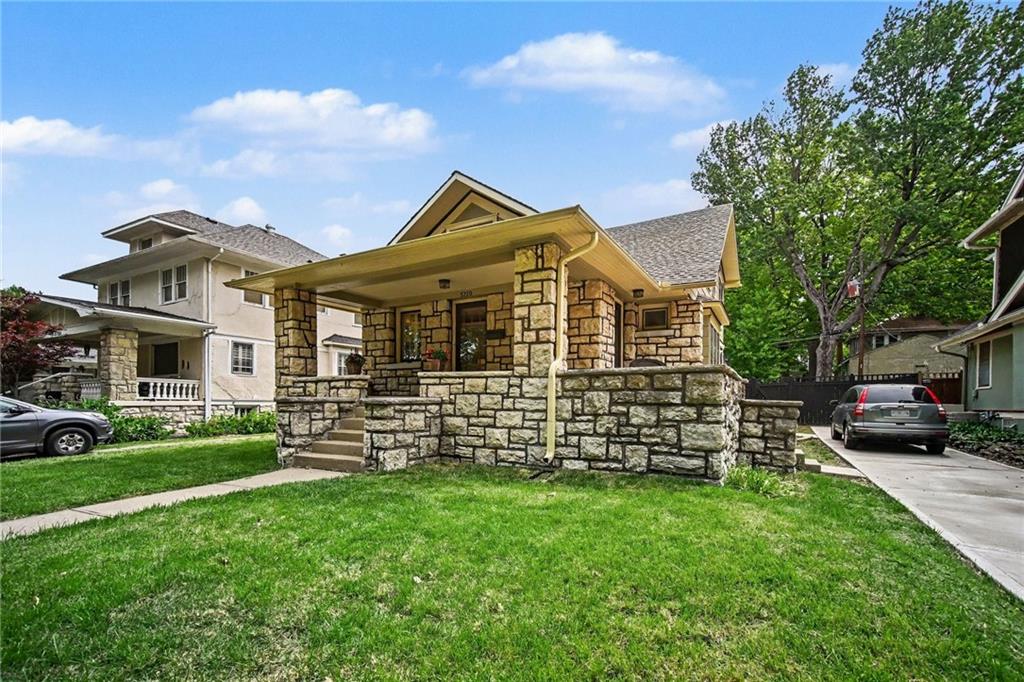 5729 Charlotte St, Kansas City, MO 64110