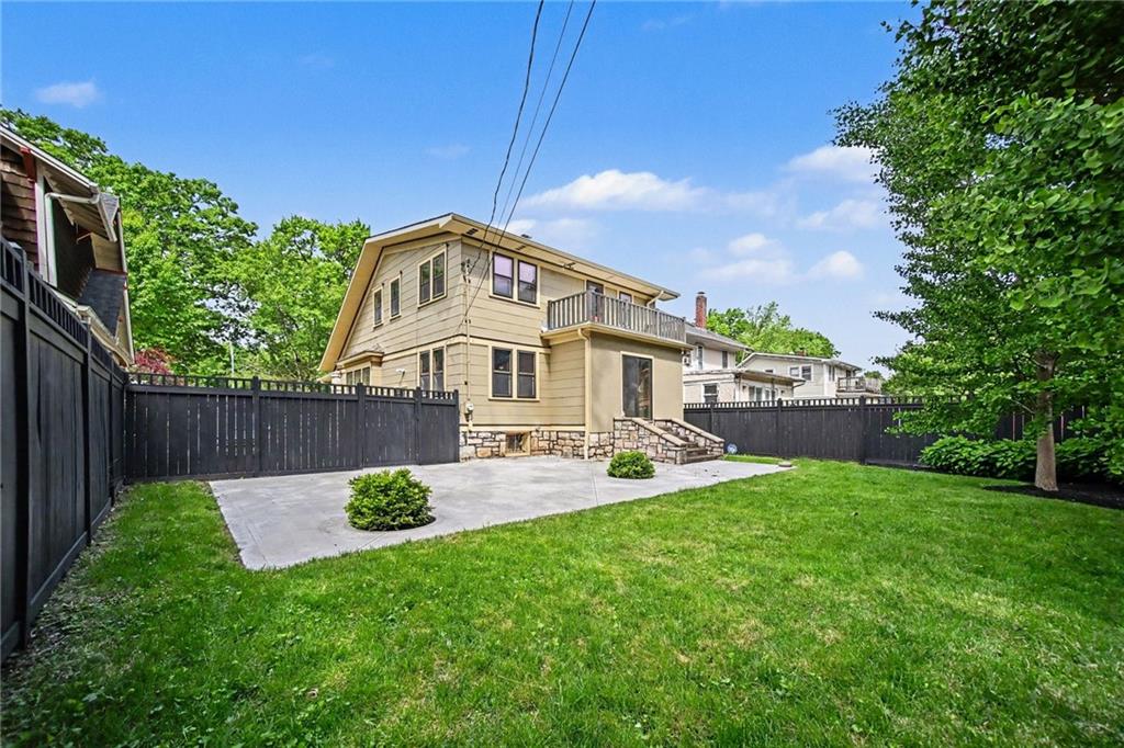 5729 Charlotte St, Kansas City, MO 64110
