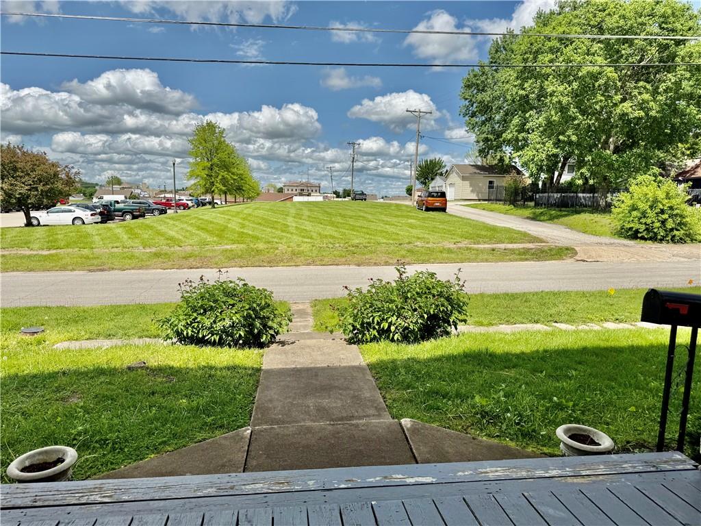 121 W Royle St, Richmond, MO 64085