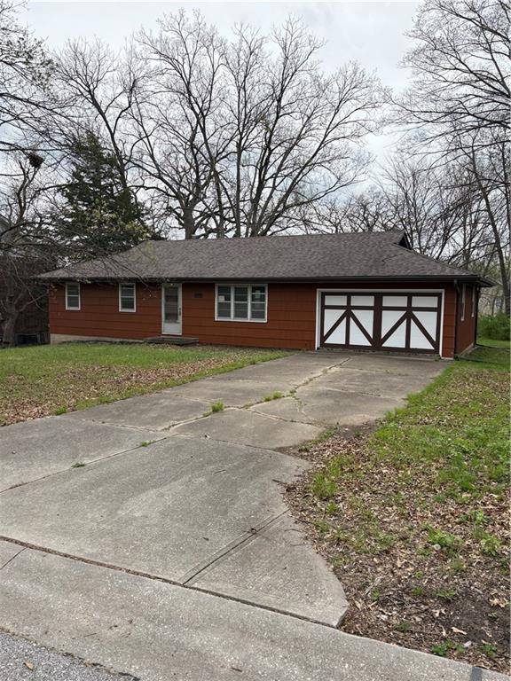 8813 North Rd, Pleasant Valley, MO 64068