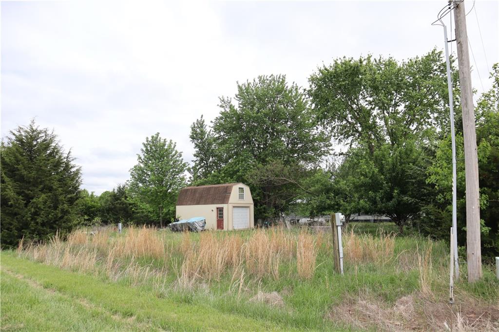 42 Buckskin Dr, Linn Valley, KS 66040