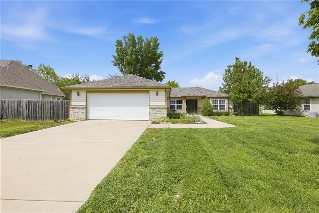 218 Hillside Dr, Baldwin City, KS 66006