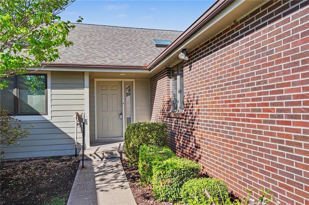 4723 Balmoral Dr, Lawrence, KS 66047
