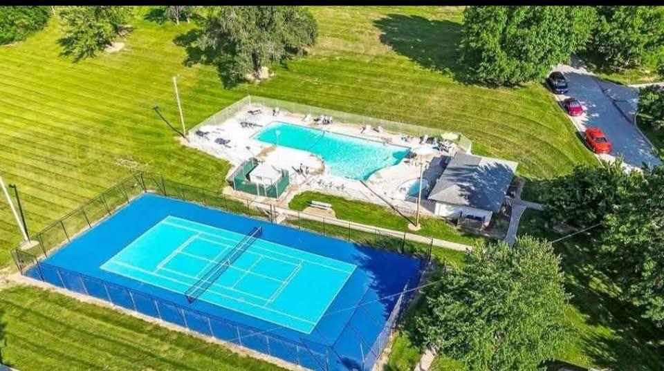 14408 Berkshire Dr, Independence, MO 64055