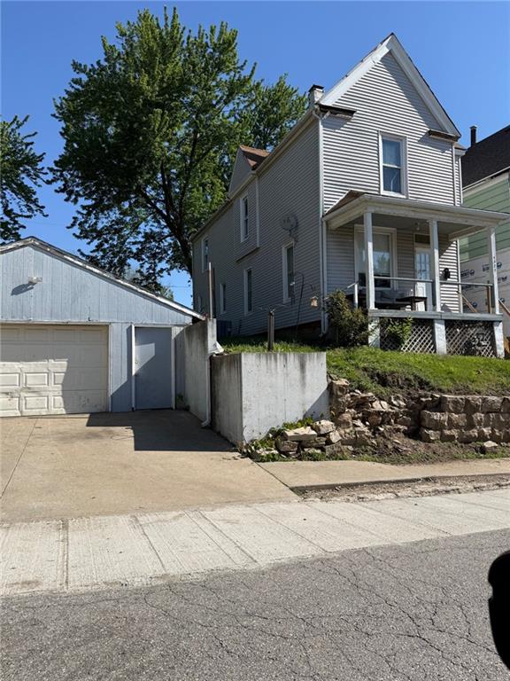 1321 Ridenbaugh St, St Joseph, MO 64501
