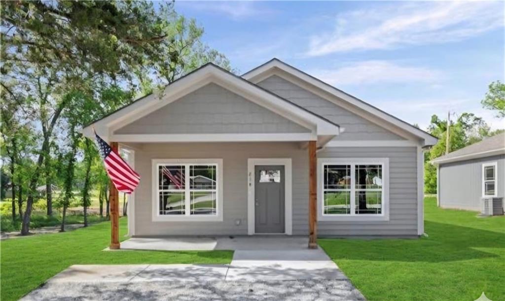 214 W 4th St, Pomona, KS 66076