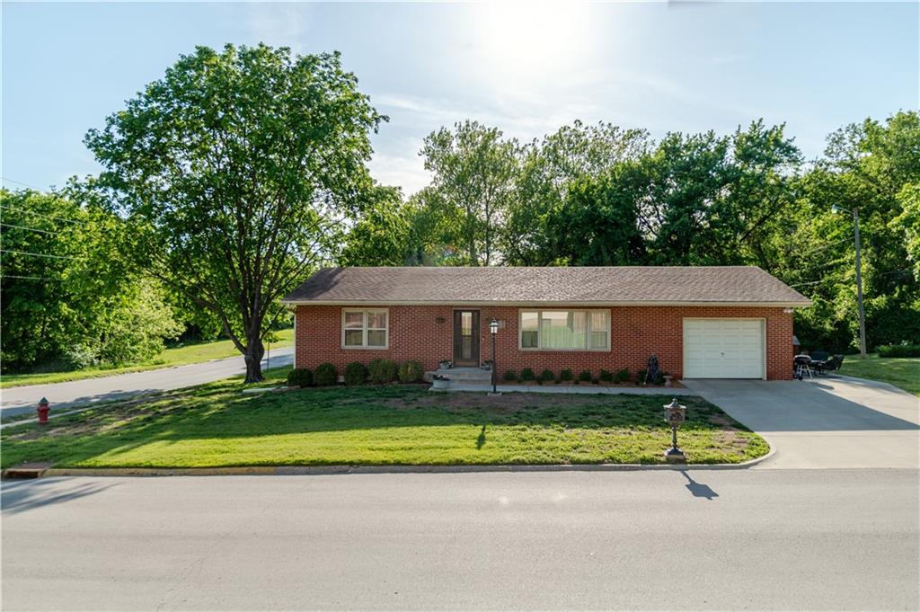 1001 Maple St, Atchison, KS 66002