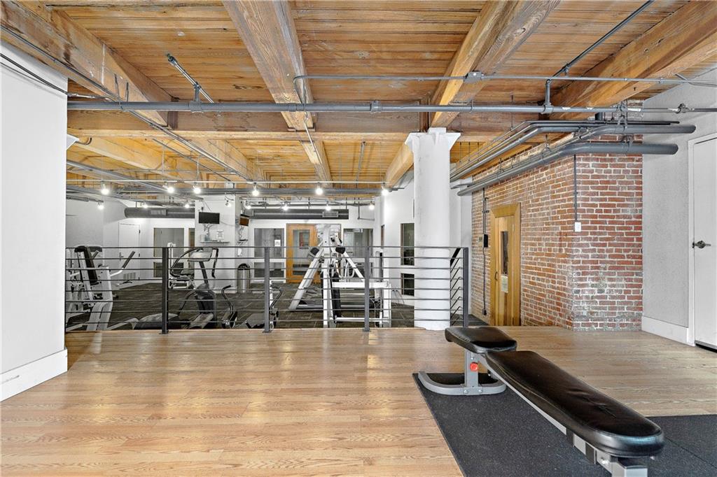 308 W 8th St #304, Kansas City, MO 64105