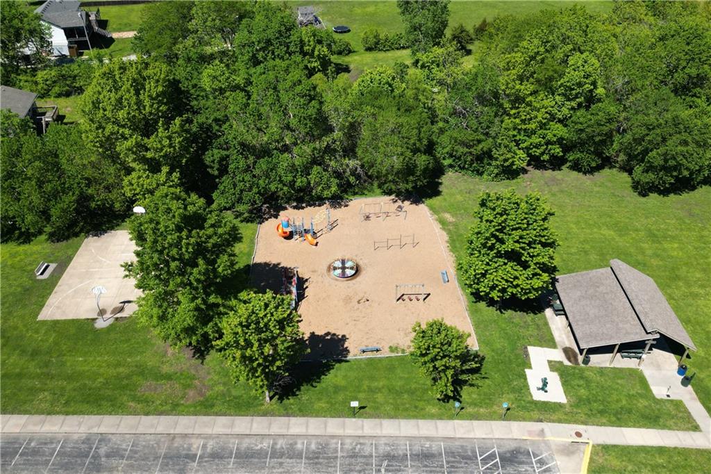902 Allendale Lake Rd, Greenwood, MO 64034