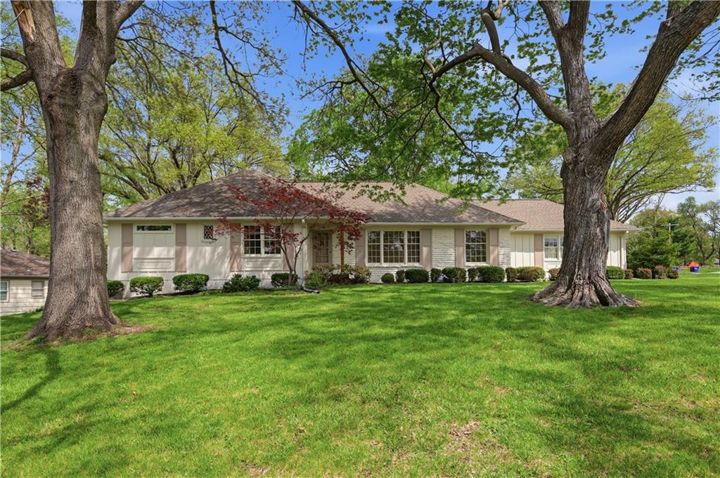 9827 Delmar Ln, Overland Park, KS 66207