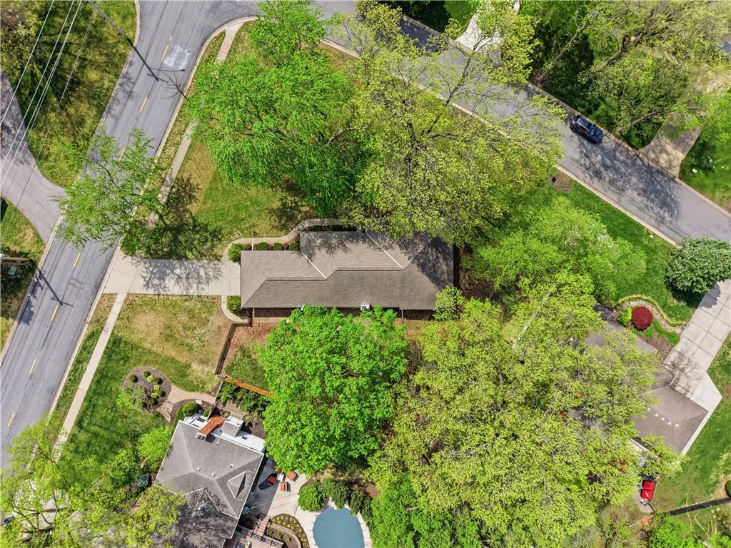 9827 Delmar Ln, Overland Park, KS 66207