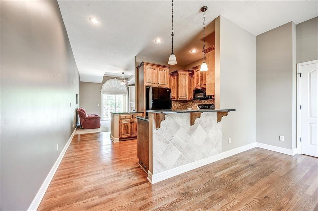 15821 W 62nd St, Shawnee, KS 66217