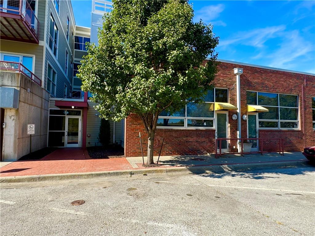 522 Locust Ln #302, Kansas City, MO 64106