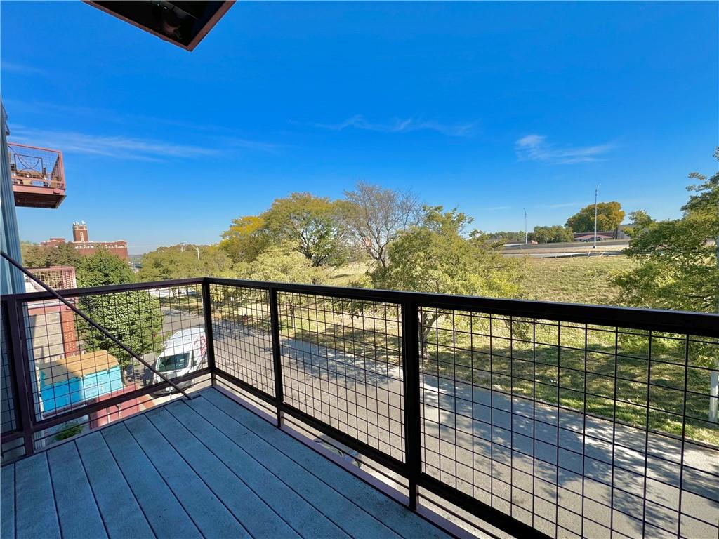 522 Locust Ln #302, Kansas City, MO 64106
