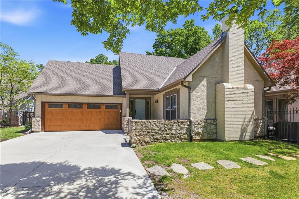 7507 El Monte Cir, Prairie Village, KS 66208