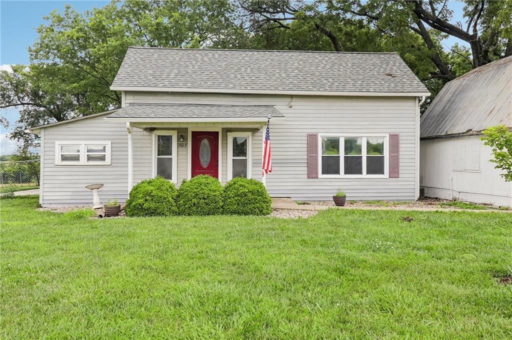 307 E 1100 Rd, Baldwin City, KS 66006