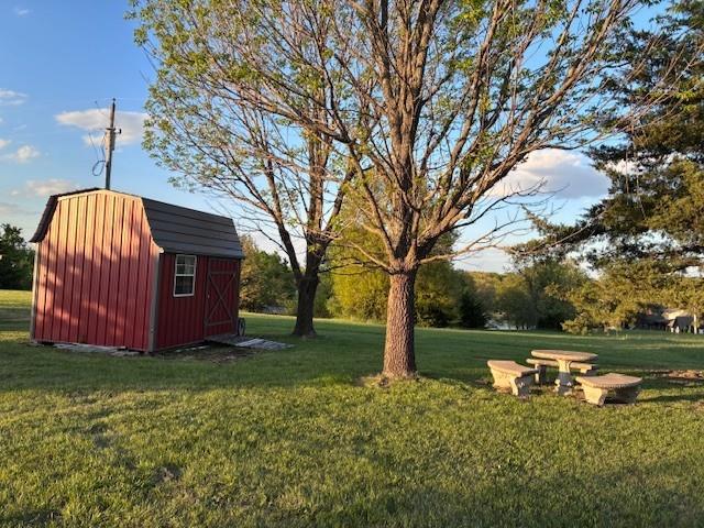 120 Hideaway Rd, Gallatin, MO 64640