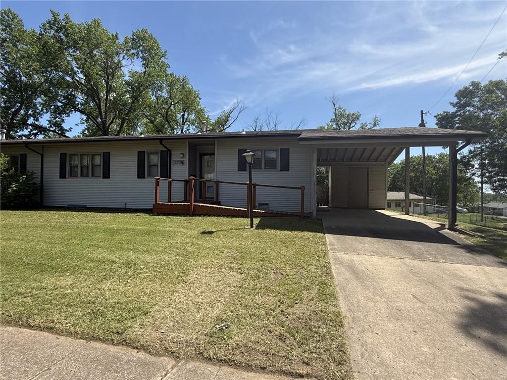 2117 SW 66th St, Topeka, KS 66619
