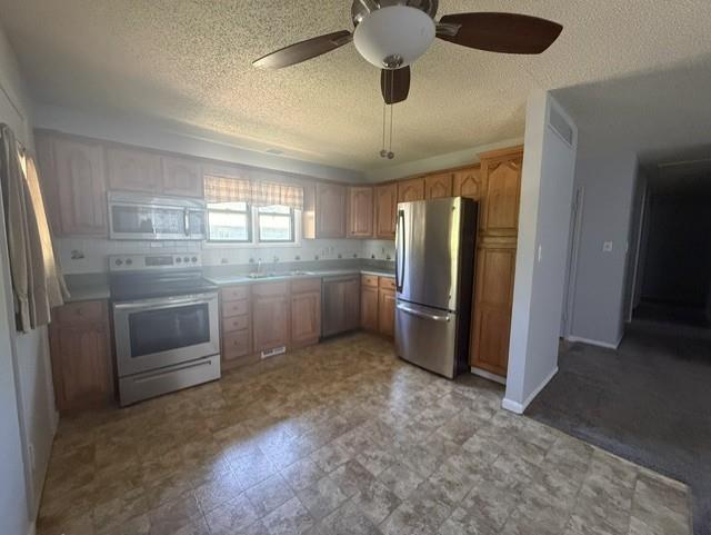 2117 SW 66th St, Topeka, KS 66619